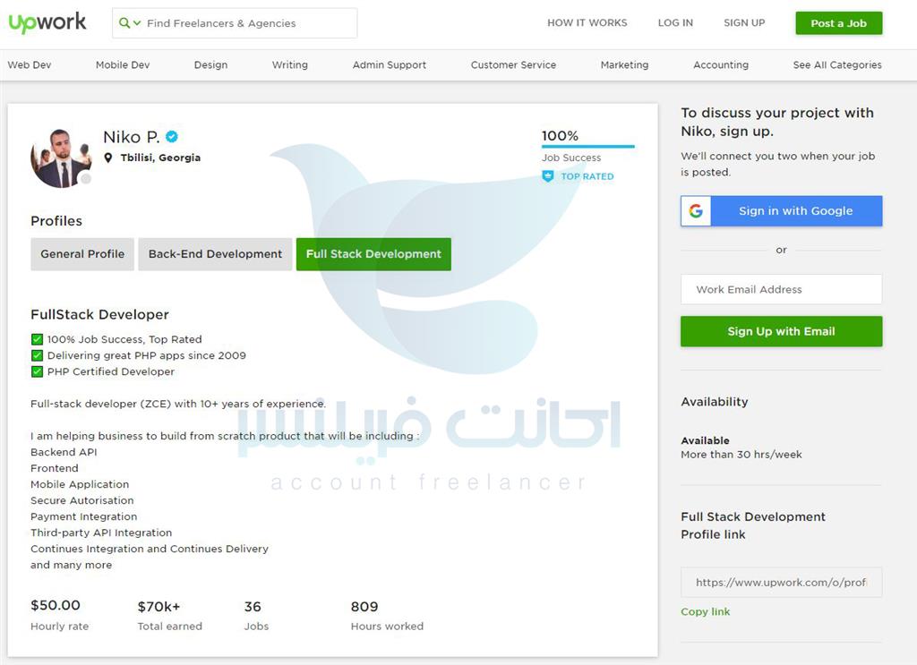 در این مطلب قصد داریم بهترین برنامه‌نویسانی که در وب‌سایت Upwork.com به‌عنوان فریلنسر فعالیت می‌کنند را برای‌تان معرفی کنیم. این افراد با داشتن پشتکار قوی و بالابردن مستمر مهارت‌های خودشان و صد البته با ایجاد ارتباط مناسب و خوش قولی در برابر کارفرمایان، توانسته‌اند که در رتبه‌بندی این سایت، وضعیت خوبی را برای خود ثبت کنند. در ادامه ۵ برنامه نویس برتر این سایت را به‌صورت کامل برای شما معرفی خواهیم کرد.
پایه و اساس معرفی ما روی پروژه‌های انجام شده توسط آن‌ها و بازخوردی است که کارفرمایان نسبت به آن‌ها داشته‌اند. در ادامه سراغ میزان درآمد و ساعات کاری آن‌ها هم می‌رویم و خواهیم دید که افراد موفق در این زمینه، چه فاکتورهای مهمی دارند و سابقه‌ی فعالیتی آن‌ها برای رسیدن به چنین درجه‌ای از موفقیت چه بوده است. برخی از نمونه پروژه‌های آنان را هم به شما معرفی می‌کنیم تا دقیقا در بطن ماجرا قرار بگیرید.

